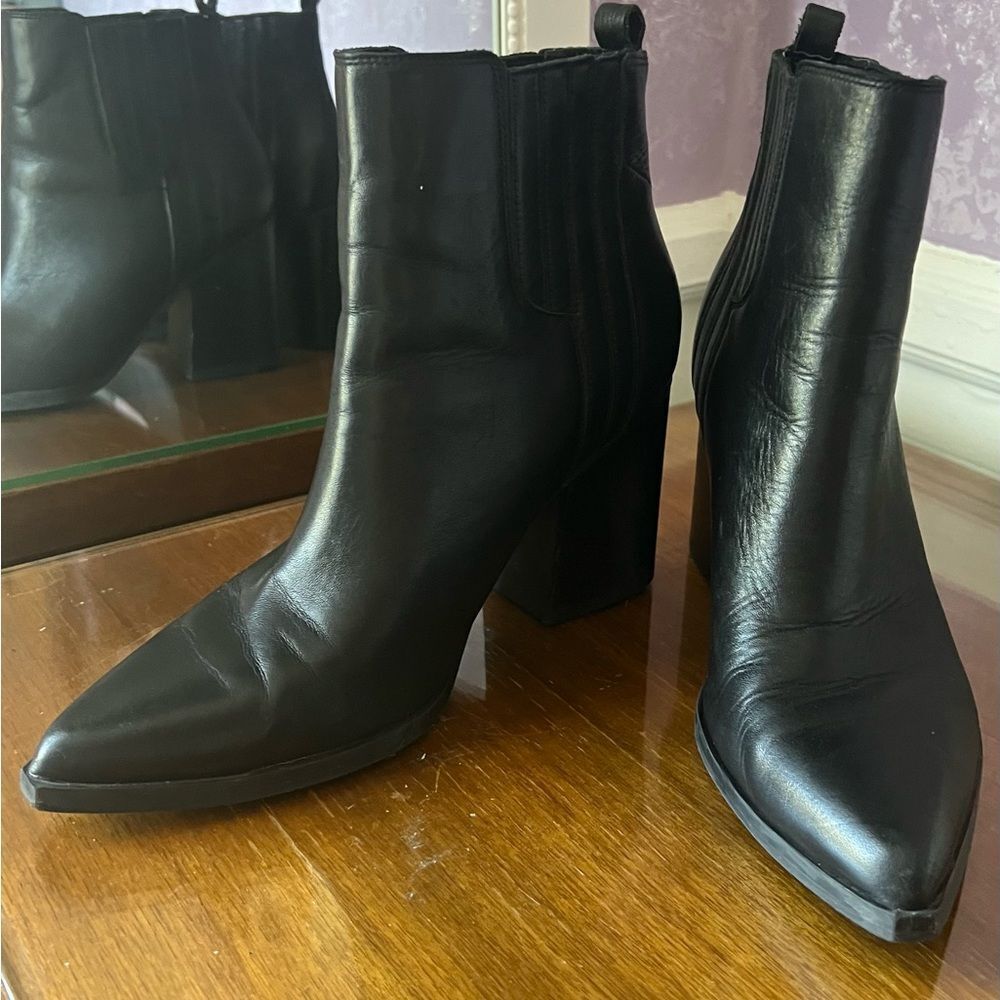 Marc Fisher Sz 9 Sleek Black Heeled Boots